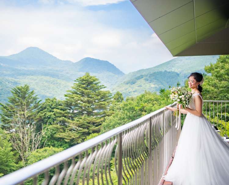 箱根エレカーサ ホテル&スパ。アクセス・ロケーション。空と山々が織り成す美しい景色に彩られた結婚式を実現できます