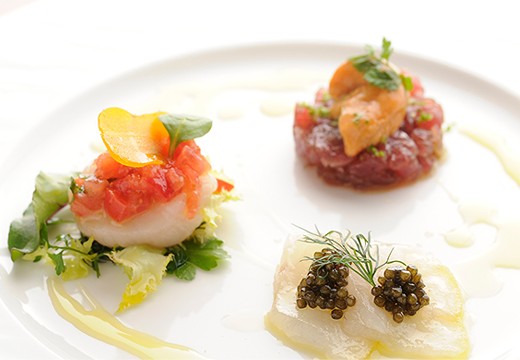レオーネ マルチアーノ。料理。新鮮な魚介とこだわりの野菜が織りなすカラフルな一皿