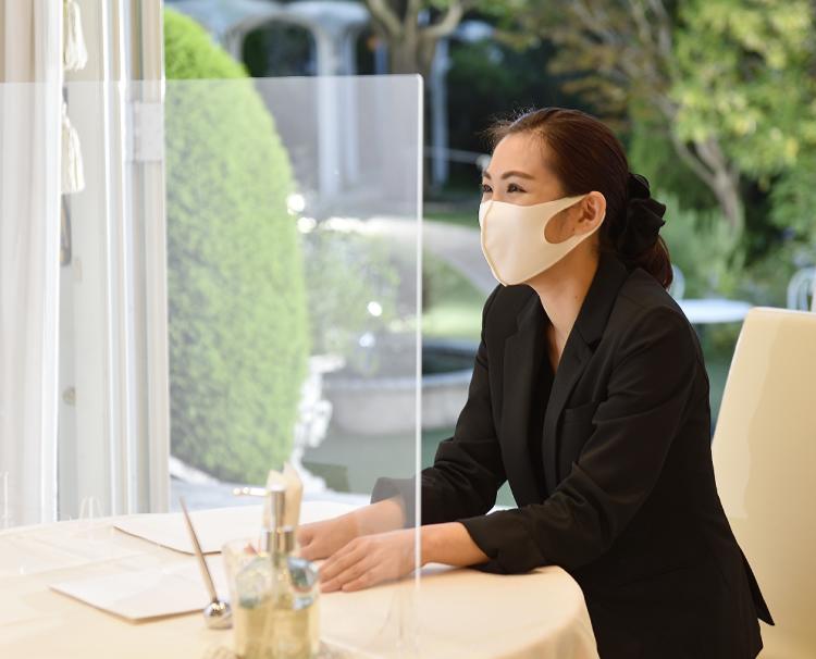 横浜うかい亭。スタッフ。飛沫対策を実施し、定期的な換気など会場の衛生対策を徹底