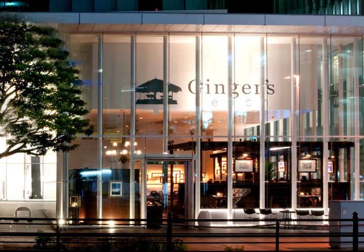 ジンジャーズビーチ(Ginger’s beach)。ガラス張りのおしゃれな空間を全館貸切にしてゲストをおもてなし