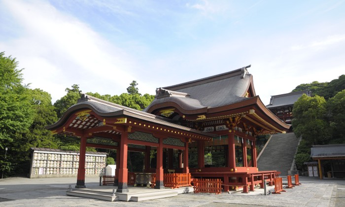 鶴岡八幡宮。アクセス・ロケーション。有名な神社なので、駅から迷う心配がありません。抜群のロケーションも人気の理由