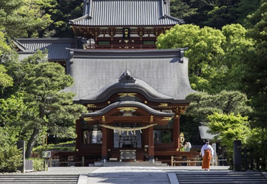 ラ・マーレ。挙式会場。観光で訪れた人からも祝福される『鶴岡八幡宮』での挙式