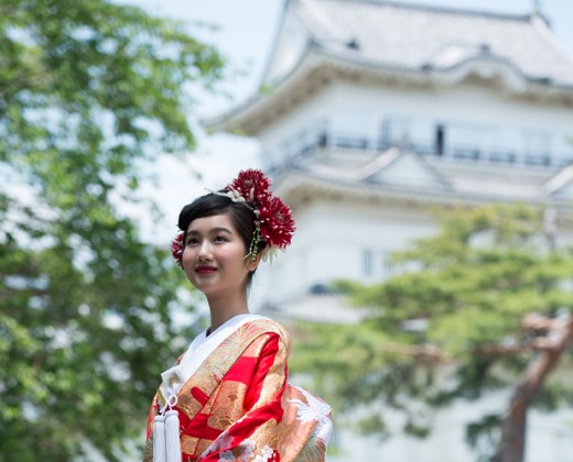 報徳二宮神社（報徳会館）。アクセス・ロケーション。小田原城を背景に和の風情に満ち溢れたロケーションフォトも可能