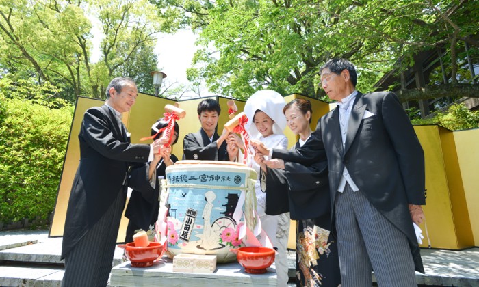報徳二宮神社(報徳会館)。演出・小物。オリジナルラベルがかわいい酒樽を使用した華やかな鏡開きも実現します