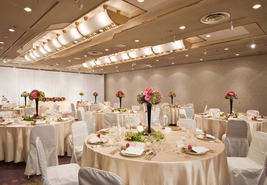 川崎日航ホテル。披露宴会場。シンプルなデザインで統一された12階の会場『鳳凰』
