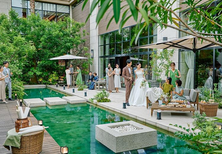 THE GRAND ORIENTAL MINATOMIRAI(グランドオリエンタル みなとみらい)。披露宴会場。併設のプール付きテラスはオリエンタルリゾートを思わせる雰囲気