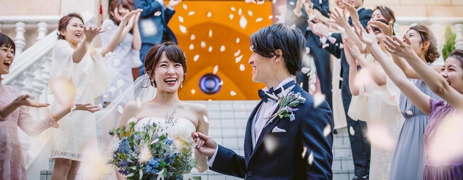 Socia21(ソシア21)。演出・小物。大切なゲストから祝福を受ける大階段でのアフターセレモニー。ふたりにとって忘れられない瞬間となるでしょう