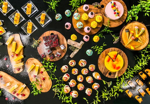 Socia21(ソシア21)。料理。ジュエリーのようなスイーツが並ぶ華やかなデザートビュッフェ