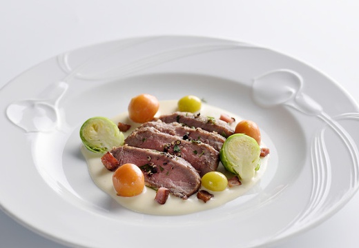 Subzero(サブゼロ)。料理。柔らかな食感と奥行きのある味わいを堪能できる人気の肉料理
