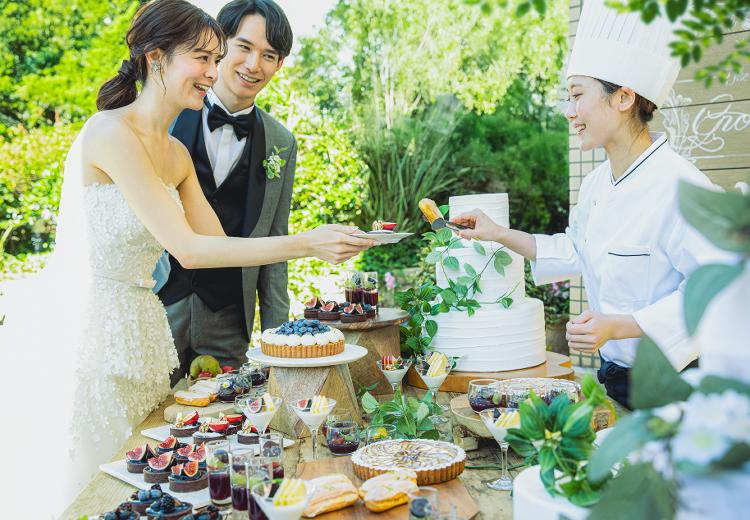 ホテルフランクス。料理。専属パティシエが手掛ける可愛らしいスイーツが並びます