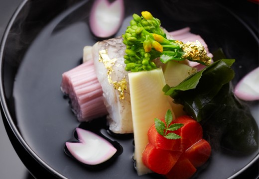 ロイヤルガーデンパレス 柏 日本閣。料理。季節の彩りを豊かに盛り込んだ、繊細で美しいお椀