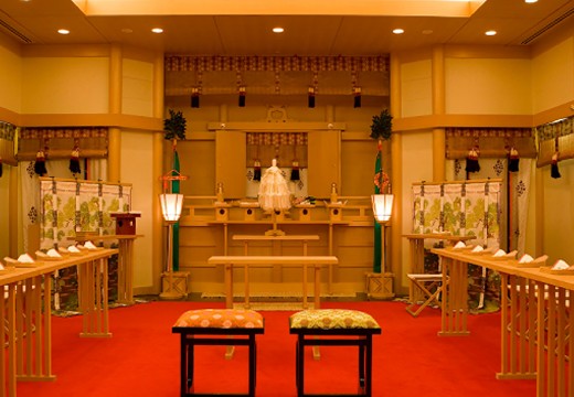 ザ・クレストホテル柏。挙式会場。神殿は滋賀の『多賀大社』より分祀された由緒・格式あるものです