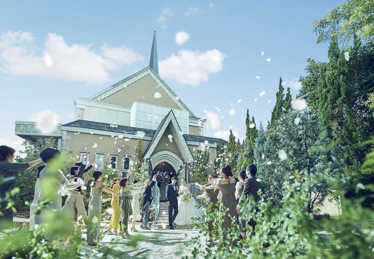 ST.MARGARET WEDDING（セント・マーガレット ウエディング）。挙式会場。大聖堂の隣に広がるガーデンでは、アフターセレモニーを行えます