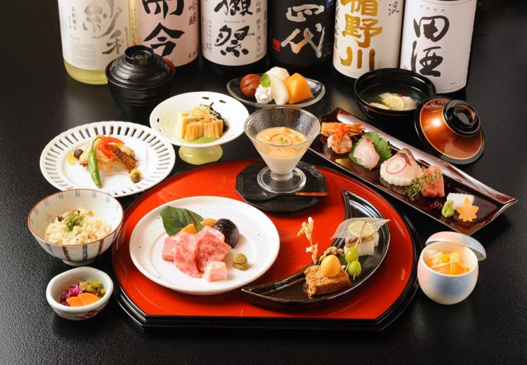 Atelier Nie by hibiyakadan（アトリエ・ニー バイ 日比谷花壇）。料理。季節を感じる「日本料理・和会席コース」は3コースからセレクト