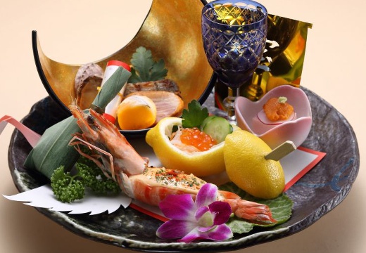翠州亭(すいすてい)。料理。季節の移り変わりを巧みに表現した美しい盛り付けにも注目