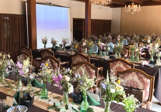 翠州亭(すいすてい)。披露宴会場。会場内には、プロフィールムービーなどを上映できる設備を完備