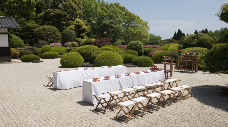 翠州亭(すいすてい)。『Sport & Do Resort リソルの森』内にある料亭。木々を望む枯山水の日本庭園で、厳かに挙式を執り行えます