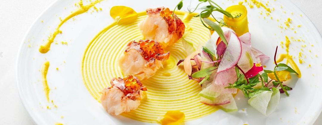 Accord Herbe(アコールハーブ)。料理。見た目の美しさも料理の大事なポイント。素材の色味を活かしたシェフのセンスあふれる盛り付けに、期待が高まります