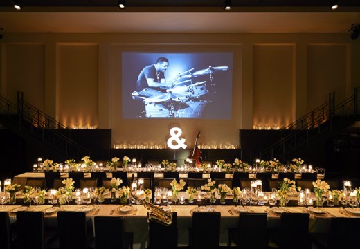 ヴィラ･デ･マリアージュ さいたま（VILLAS DES MARIAGES SAITAMA）。披露宴会場。音や光を使った演出が叶う『クラブ･シエル･デ･トワール』