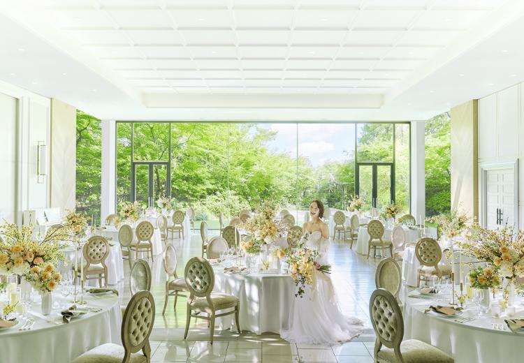 大宮璃宮。披露宴会場。心和む美しい緑に彩られた結婚式が叶う『ブロッサムガーデン』
