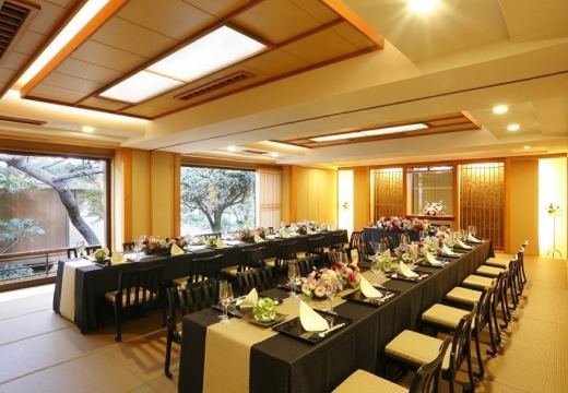 料亭 玉家。披露宴会場。25名から最大50名まで着席できる披露宴会場『花霞の間』