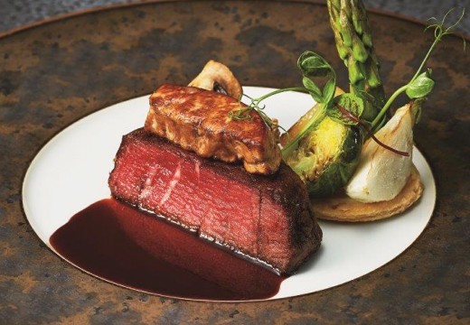 THE ROYAL DYNASTY OMIYA(ザ・ロイヤルダイナスティ大宮)。料理。濃厚な味わいを楽しめる牛肉とフォアグラを使用した逸品