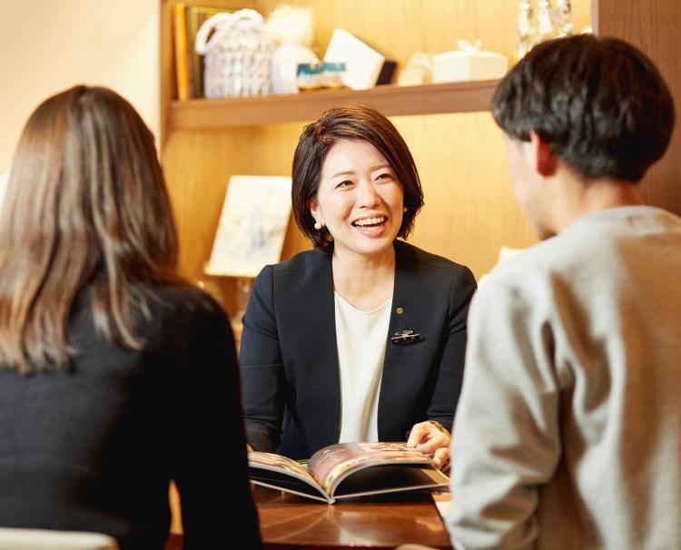 THE ROYAL DYNASTY OMIYA(ザ・ロイヤルダイナスティ大宮)。スタッフ。ふたりの思いを形にしてくれる頼りがいのあるプランナー