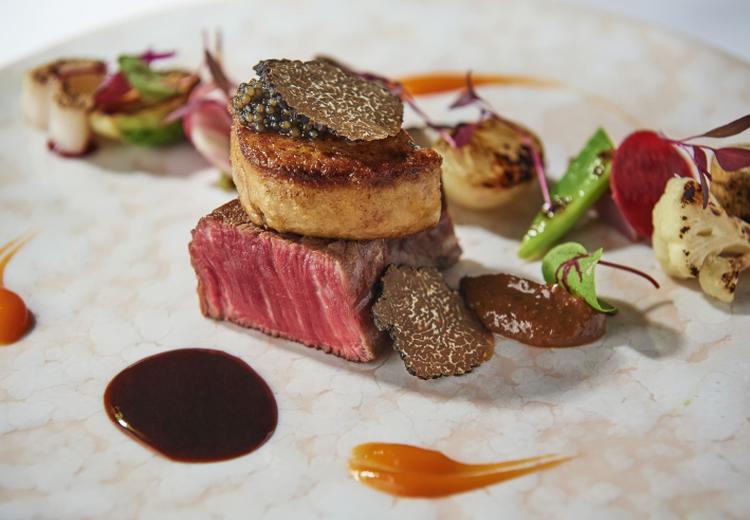 ラグナヴェール SkyTerrace（LAGUNAVEIL SkyTerrace）。料理。どの料理もお箸で食べられるので、リラックスして楽しめます