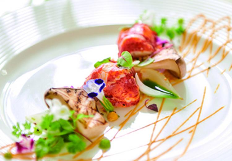 NEXT Style WEDDING OMIYA(ネクストスタイル ウェディング オオミヤ)。料理。美味しい料理を味わううちに、ゲスト同士の会話も弾むでしょう