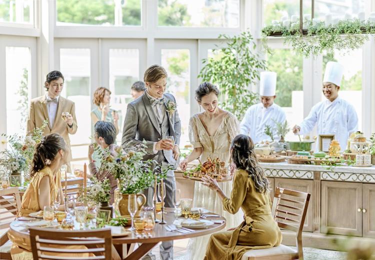 NEXT Style WEDDING OMIYA(ネクストスタイル ウェディング オオミヤ)。披露宴会場。ゲストとの距離も近く和やかな時間を過ごせます