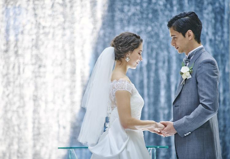 NEXT Style WEDDING OMIYA(ネクストスタイル ウェディング オオミヤ)。挙式会場。滝の音と豊かな緑を感じながらセレモニーを執り行います