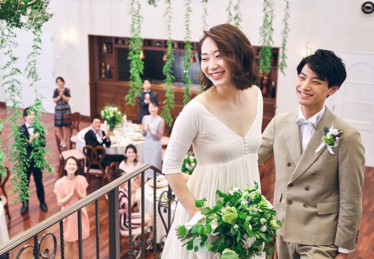 VILLAS DES MARIAGES 長野(ヴィラ・デ・マリアージュ 長野)。披露宴会場。階段を活かしたエレガントな入場演出も評判です
