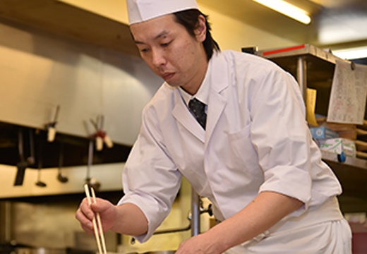 布半(ぬのはん)。料理。心を込めた料理を提供してくれる料理長の宮崎友宏氏