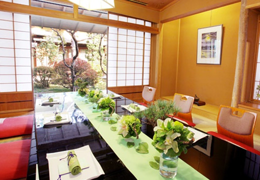 布半(ぬのはん)。披露宴会場。日本庭園を望む会場など7タイプが揃う『月の小路』
