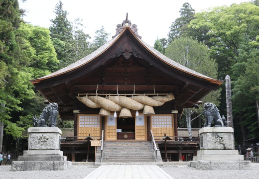 布半(ぬのはん)。挙式会場。諏訪湖の周辺に4ヶ所の境内地を有する『諏訪大社』