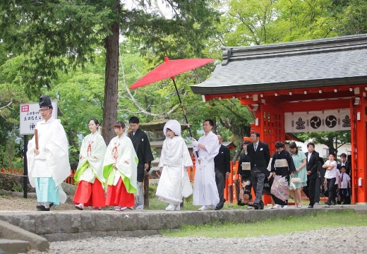 スタイリッシュウェディング ヴィーナスコート佐久平。挙式会場。雅な花嫁行列も行える、『生島足島神社』での本格的な神前式