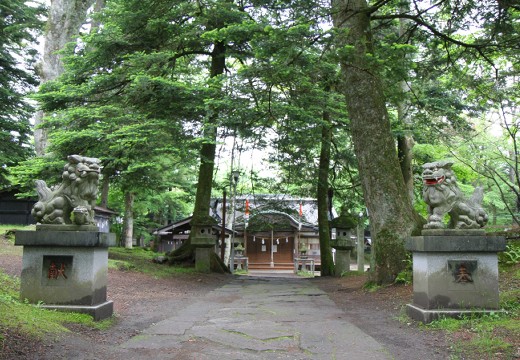 万平ホテル（休業中）。挙式会場。五穀豊穣の神を祀る『諏訪神社』で厳かな人前式も行えます