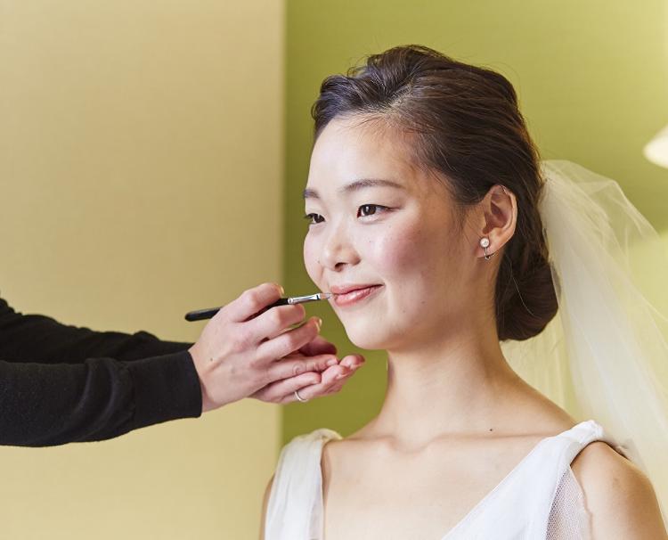 上田東急REIホテル。スタッフ。新婦の希望に合わせて丁寧に仕上げてくれるヘアメイクスタッフ