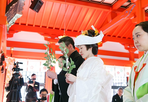 深志神社 梅風閣。挙式会場。巫女が側で見守ってくれるので、安心して儀式を行えます