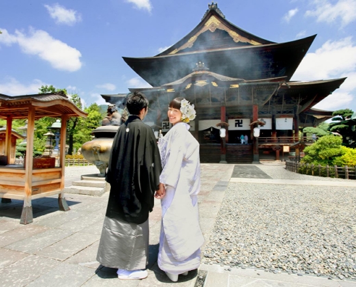 善光寺 本坊 大勧進。アクセス・ロケーション。1400年以上の歴史がある『善光寺』を舞台にした結婚式