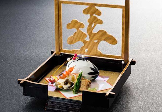 石苔亭いしだ。料理。盛り付ける器選びにも料理人のこだわりを感じられる祝肴