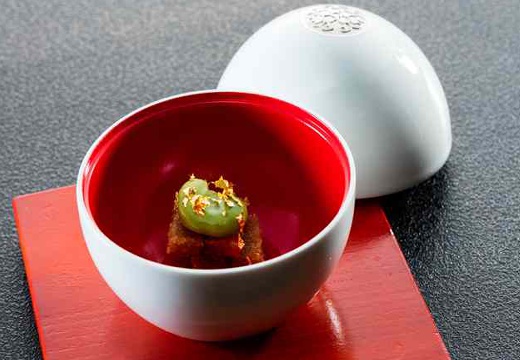 石苔亭いしだ。料理。一皿ずつじっくりと料理を味わえる会席スタイルで提供