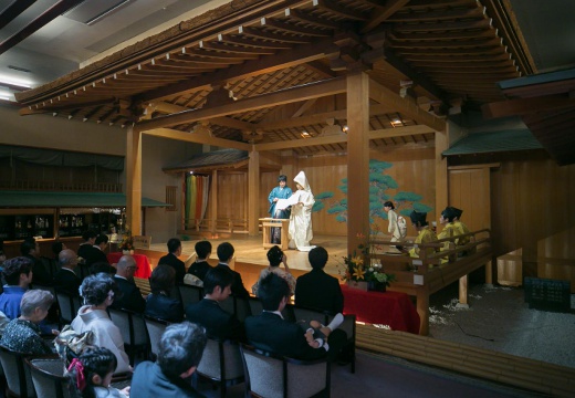 石苔亭いしだ。挙式会場。最大100名のゲストが温かく見守るなか、ふたりの結婚を奉告