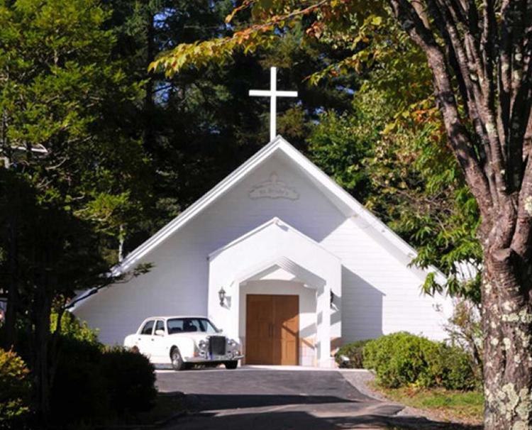 蓼科高原教会 セントブライズ。アクセス・ロケーション。森の中に建つ白い教会から、ふたりの新しい人生が始まります
