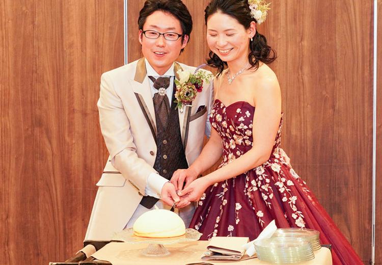 蓼科高原教会 セントブライズ。料理。ゲストの人数に合わせたサイズを用意できるウェディングケーキ