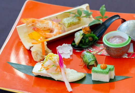 NAGANO TAMAHIMEDEN(長野玉姫殿)。料理。目でも楽しめる華やかな料理にゲストから歓声が上がります