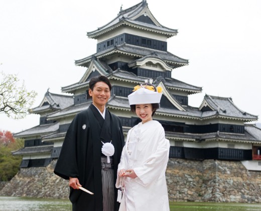 レストラン ヒカリヤ。演出・小物。アルプスの山々を望む国宝『松本城』をバックに行う記念撮影