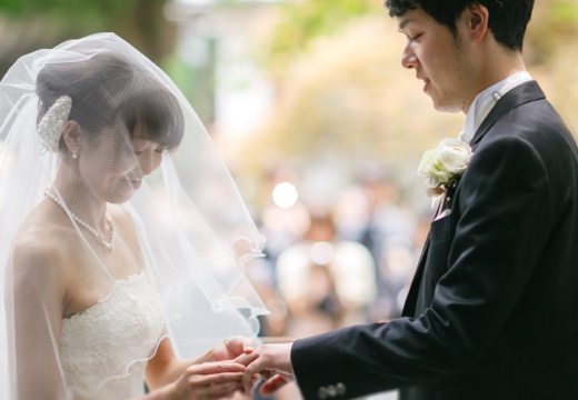 レストラン ヒカリヤ。挙式会場。ゲスト一人ひとりの笑顔に包まれた、和やかな人前式