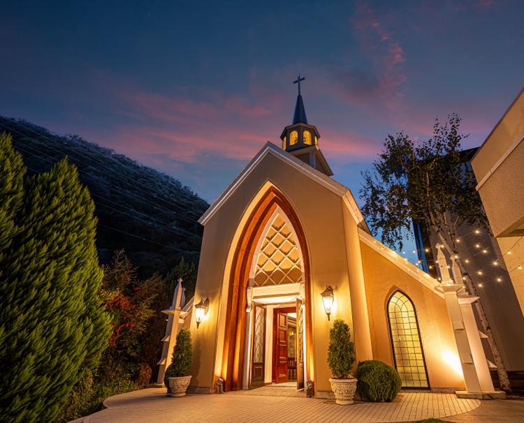 TERRACE GLANZ（テラスグランツ）。アクセス・ロケーション。たくさんの緑に囲まれた結婚式場で、優雅な一日を過ごせます