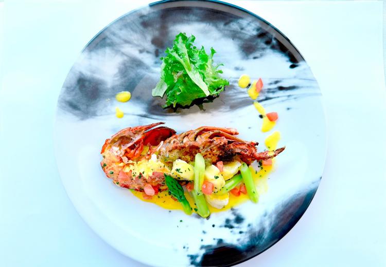 TERRACE GLANZ（テラスグランツ）。料理。ハレの日にぴったりのメニューがテーブルに華を添えてくれます